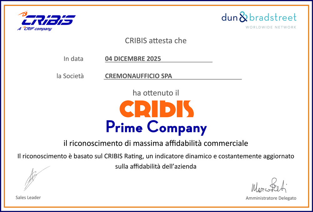 cribis il CEO Luigi Spitti stringe la mano ad un cliente CREMONAUFFICIO